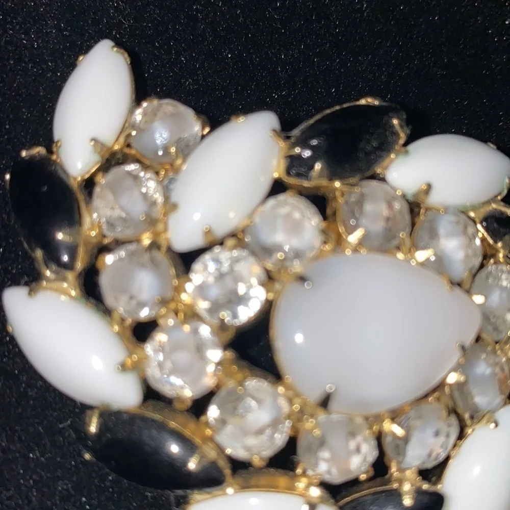VINTAGE BROOCH